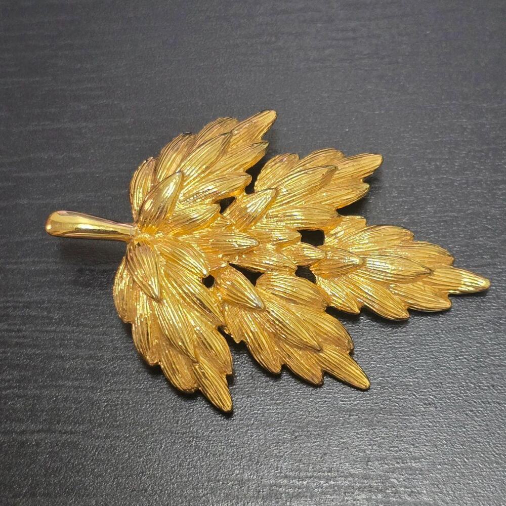 Vintage napier leaf brooch gold